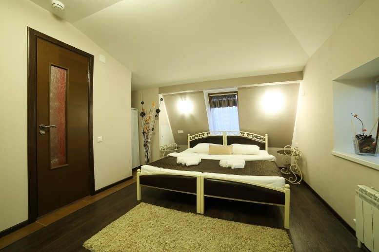 предлагает