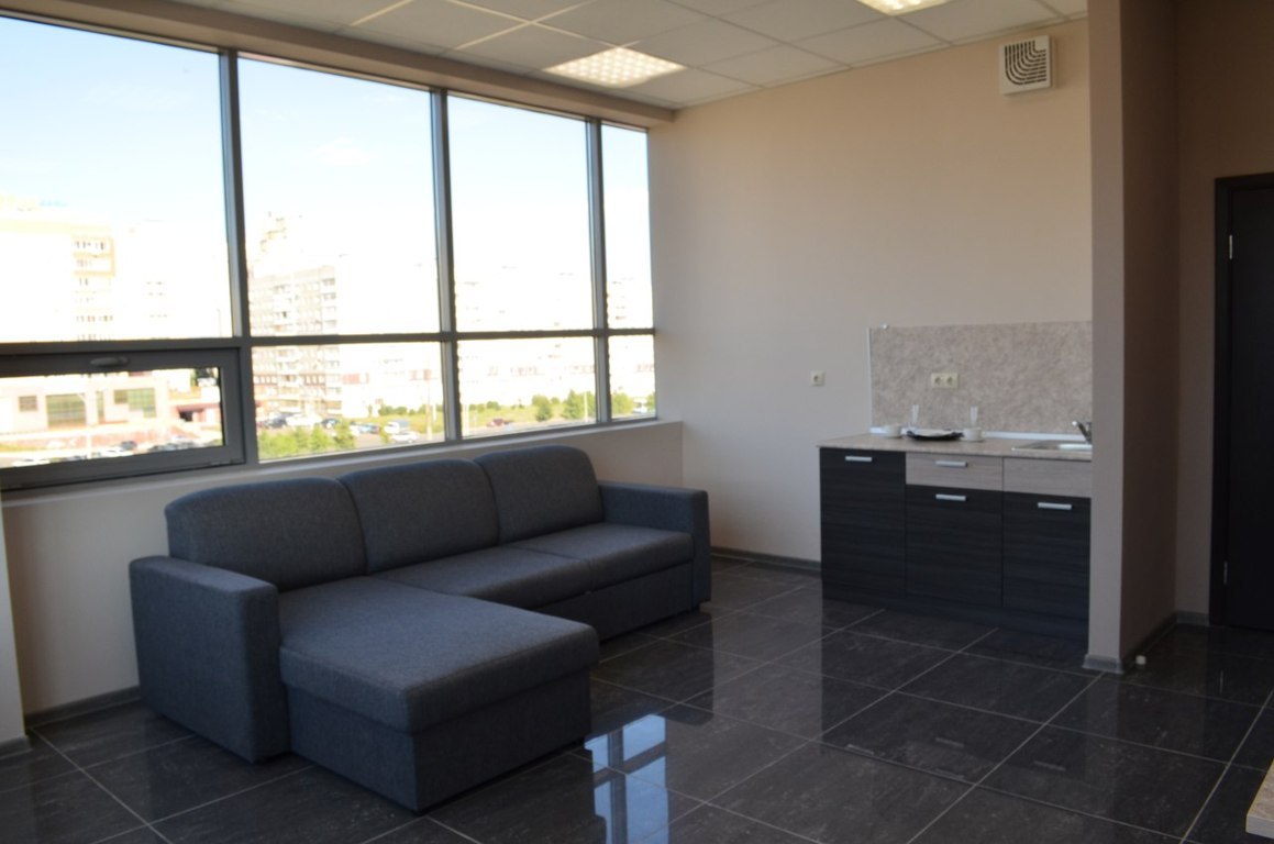 располагает